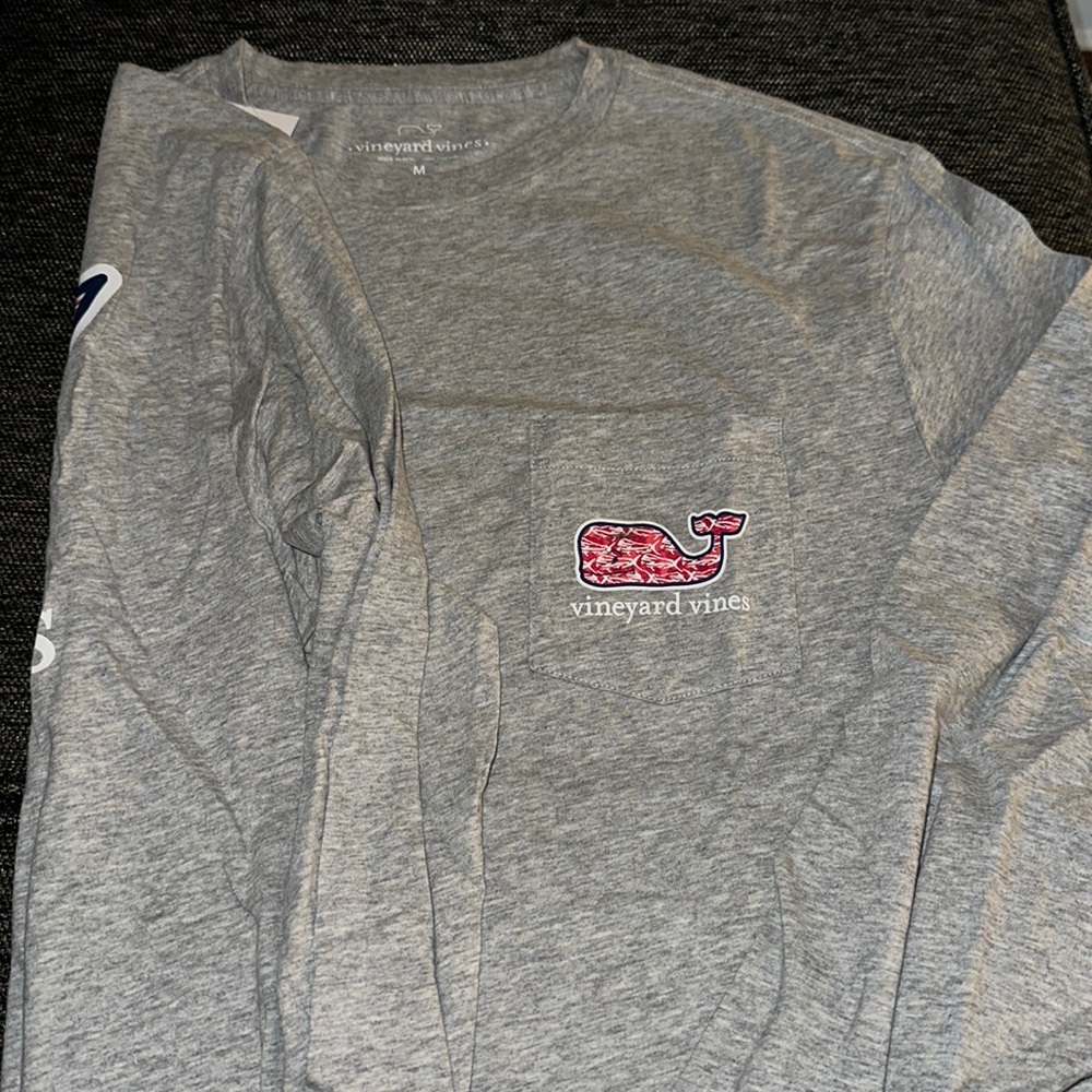 Heathered Gray long sleeve Vineyard Vines tee shirt.